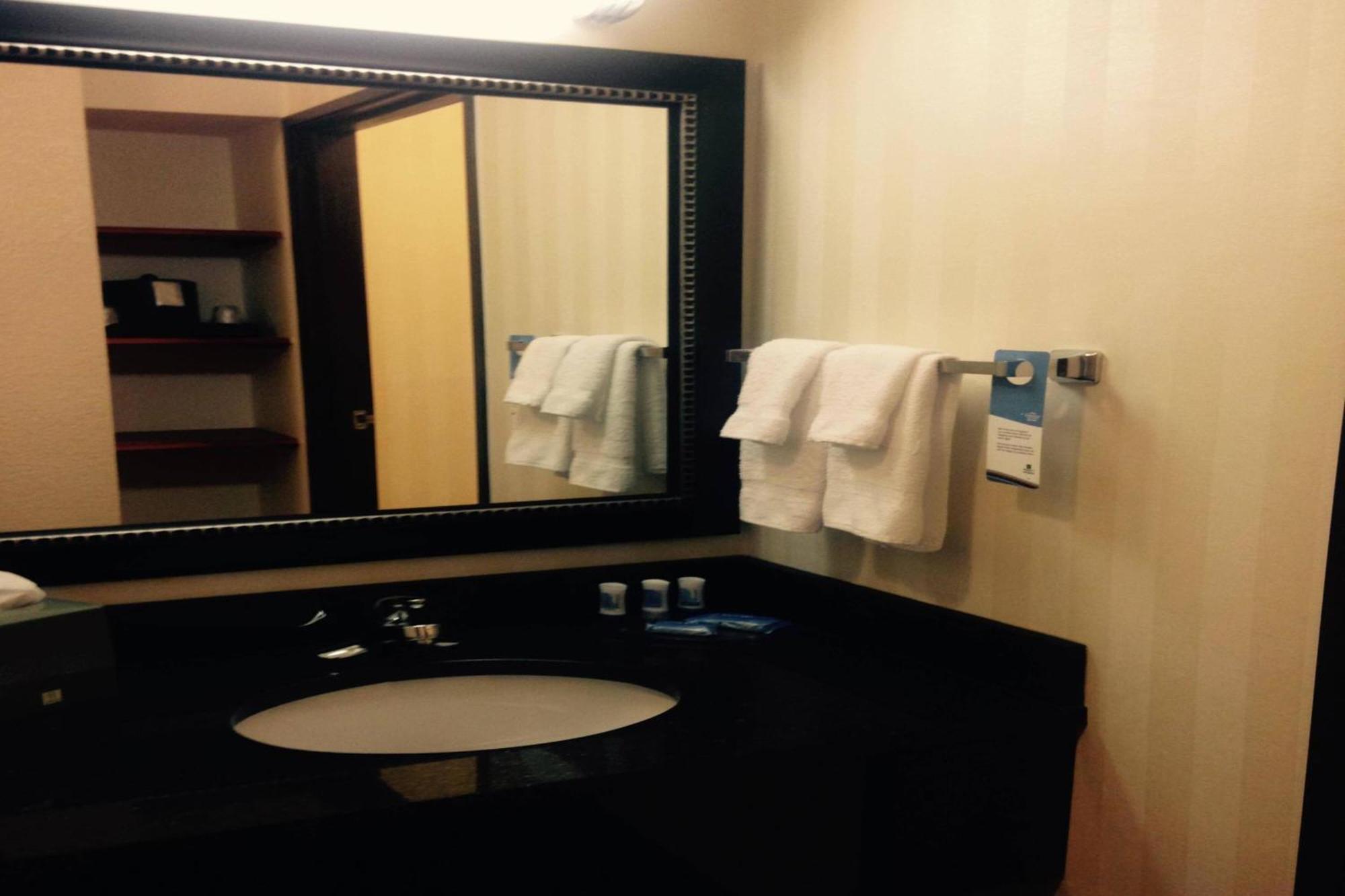 Fairfield Inn & Suites Kansas City Airport Eksteriør bilde